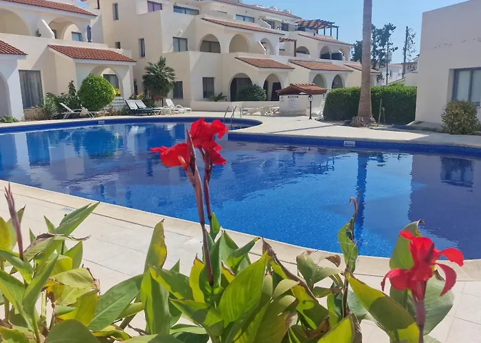 Blue Pearl With Pool In Kato Paphos