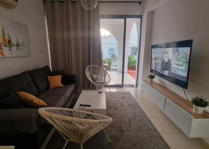 Blue Pearl With Pool In Kato