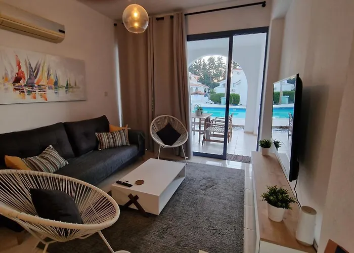 Blue Pearl With Pool In Kato