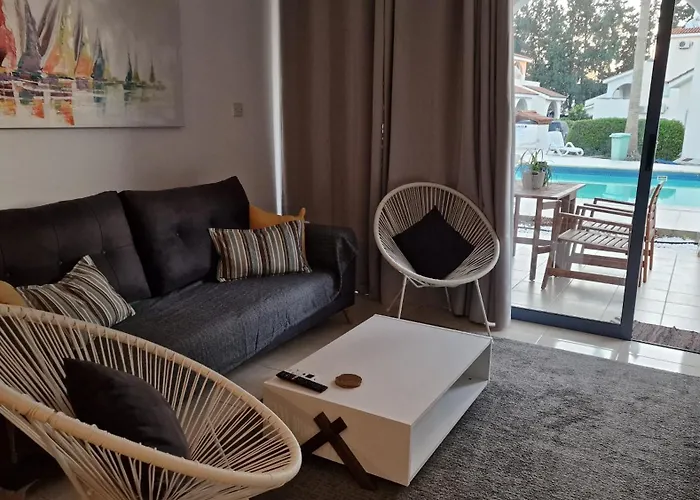 Blue Pearl With Pool In Kato *