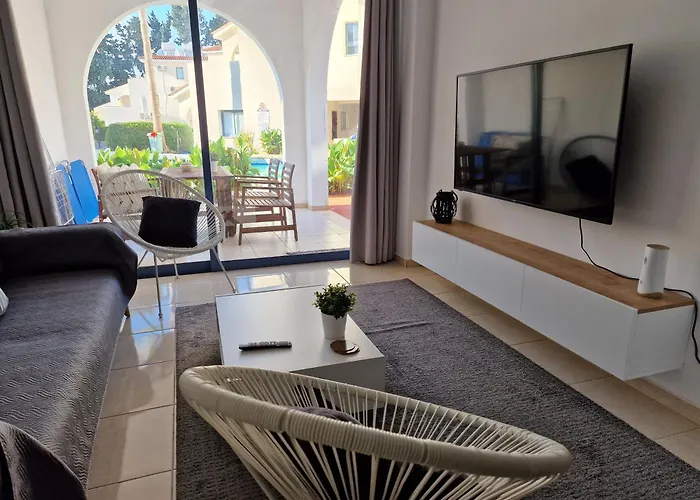 Blue Pearl With Pool In Kato Apartment Paphos